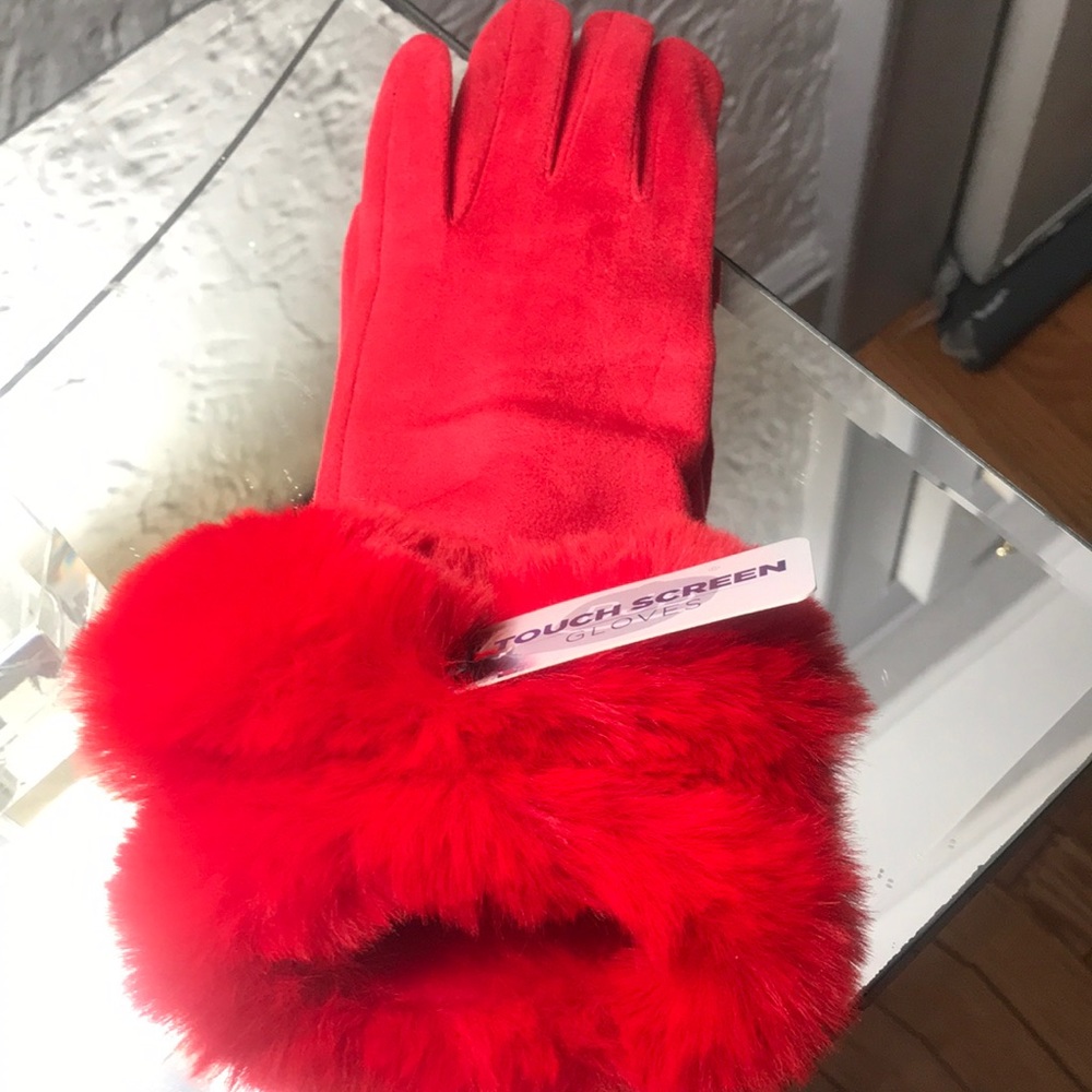 Gloves 🧤 Comes with a box